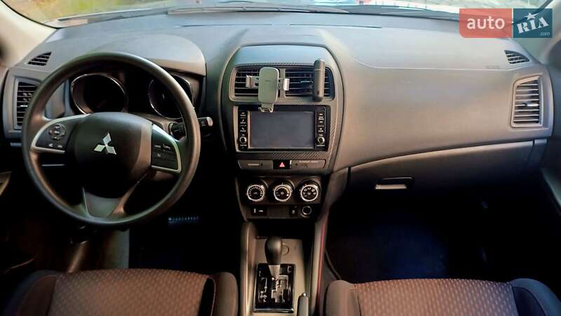 Позашляховик / Кросовер Mitsubishi Outlander Sport 2018 в Львові