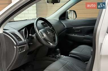 Внедорожник / Кроссовер Mitsubishi Outlander Sport 2014 в 