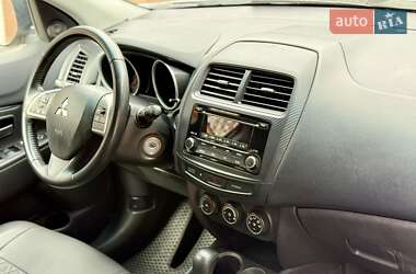 Внедорожник / Кроссовер Mitsubishi Outlander Sport 2014 в 