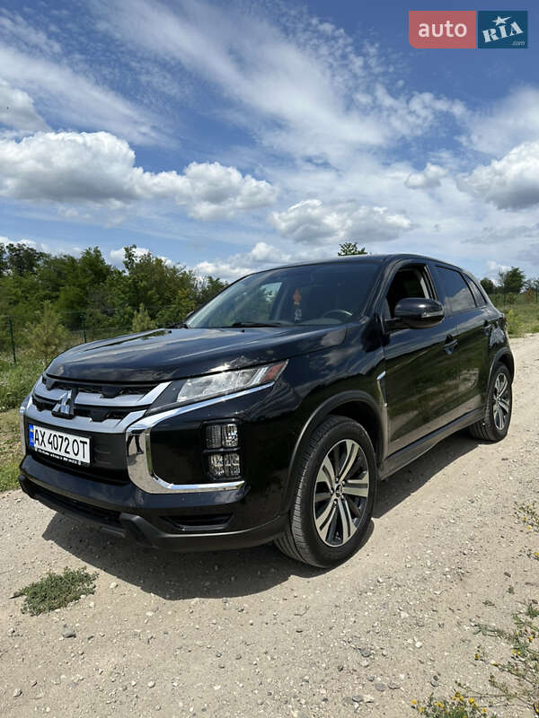 Mitsubishi Outlander Sport 2020