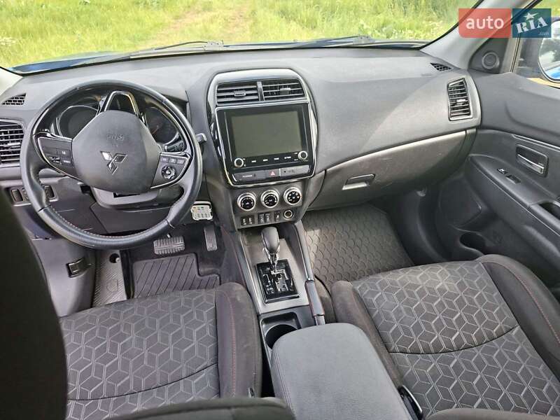 Внедорожник / Кроссовер Mitsubishi Outlander Sport 2020 в Ракитном