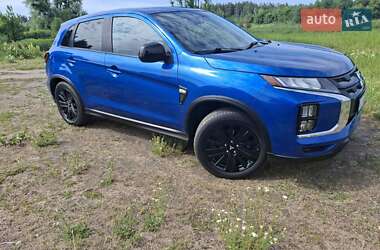Позашляховик / Кросовер Mitsubishi Outlander Sport 2020 в Рокитному