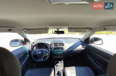 Внедорожник / Кроссовер Mitsubishi Outlander Sport 2014 в 