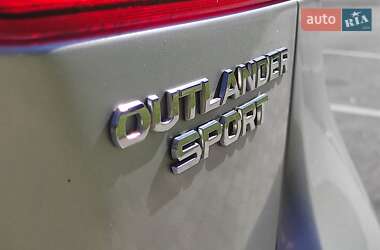 Внедорожник / Кроссовер Mitsubishi Outlander Sport 2014 в 