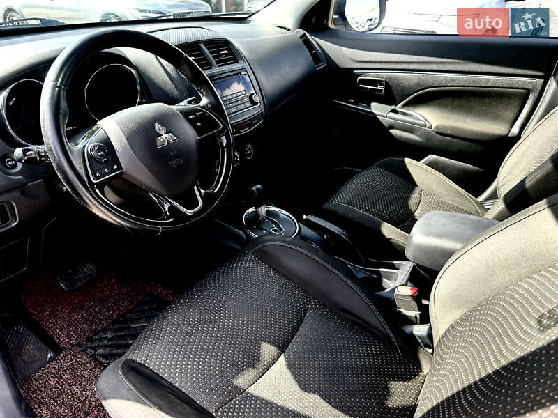 Позашляховик / Кросовер Mitsubishi Outlander Sport 2016 в Львові