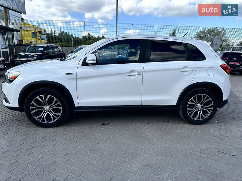 Позашляховик / Кросовер Mitsubishi Outlander Sport 2016 в Львові