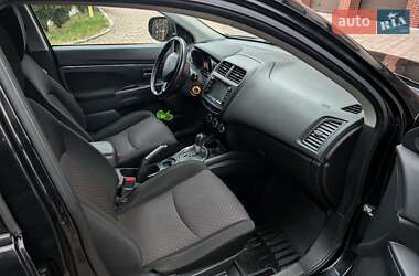 Позашляховик / Кросовер Mitsubishi Outlander Sport 2017 в 