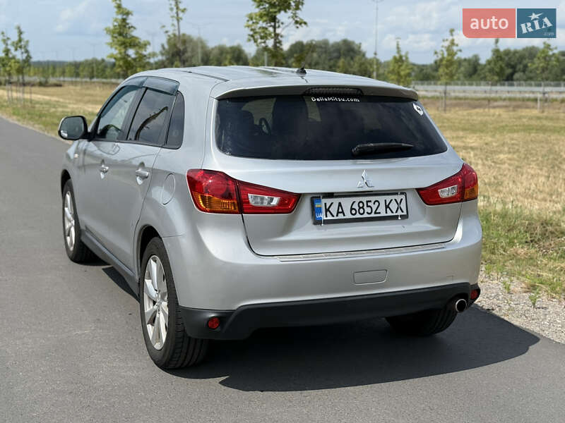 Позашляховик / Кросовер Mitsubishi Outlander Sport 2013 в Києві