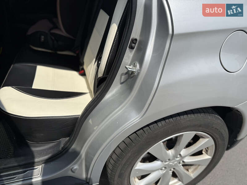 Позашляховик / Кросовер Mitsubishi Outlander Sport 2013 в Києві