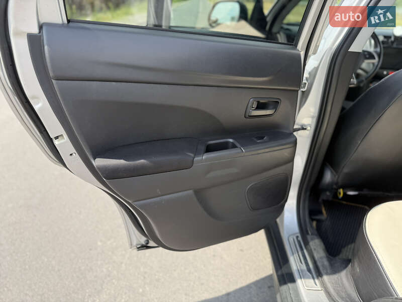 Позашляховик / Кросовер Mitsubishi Outlander Sport 2013 в Києві