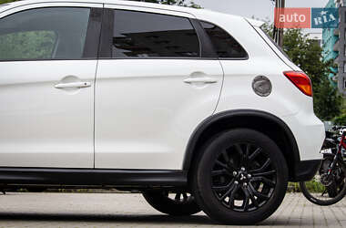 Внедорожник / Кроссовер Mitsubishi Outlander Sport 2018 в 