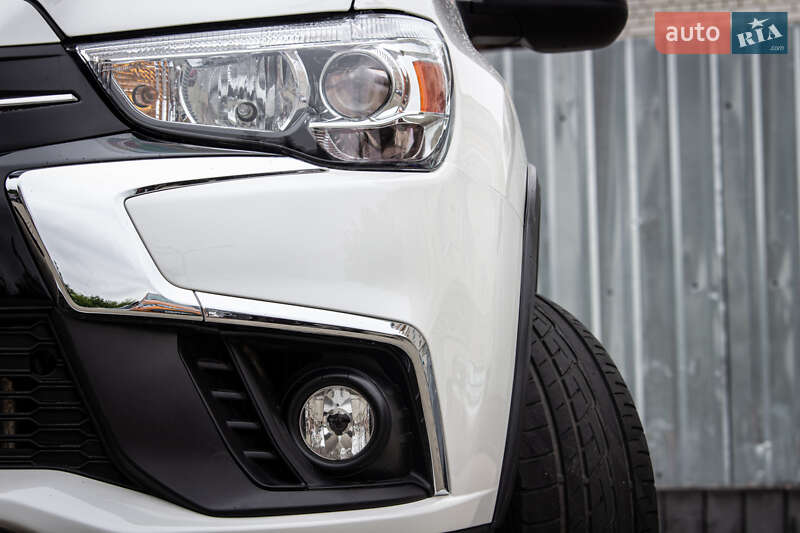 Внедорожник / Кроссовер Mitsubishi Outlander Sport 2018 в Львове