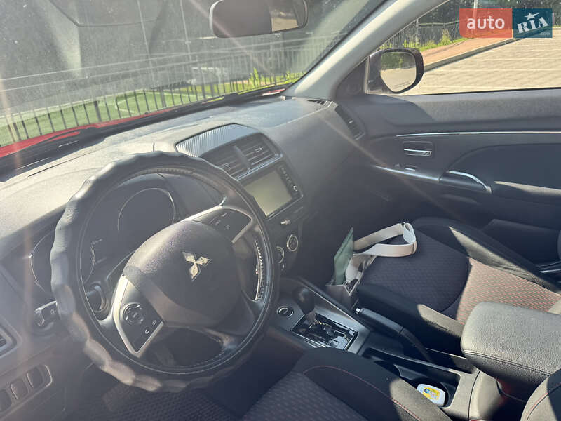 Позашляховик / Кросовер Mitsubishi Outlander Sport 2017 в Тернополі