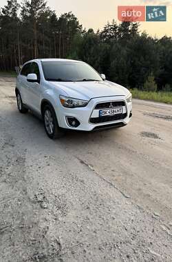 Позашляховик / Кросовер Mitsubishi Outlander Sport 2014 в Рівному
