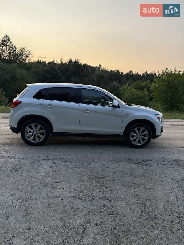 Позашляховик / Кросовер Mitsubishi Outlander Sport 2014 в Рівному