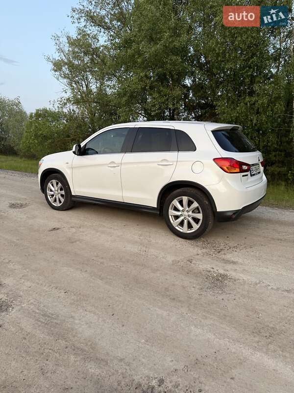 Позашляховик / Кросовер Mitsubishi Outlander Sport 2014 в Рівному