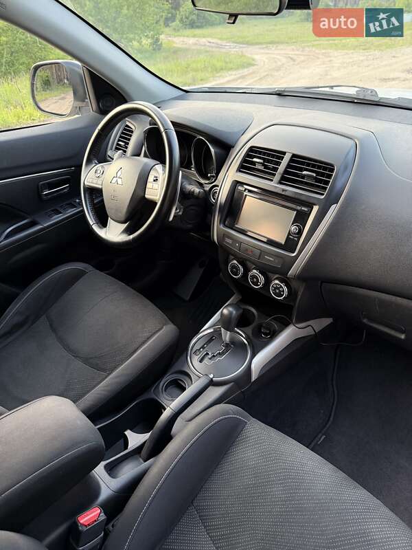 Позашляховик / Кросовер Mitsubishi Outlander Sport 2014 в Рівному
