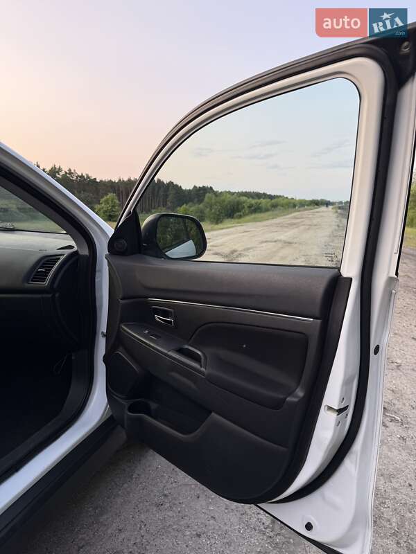 Позашляховик / Кросовер Mitsubishi Outlander Sport 2014 в Рівному