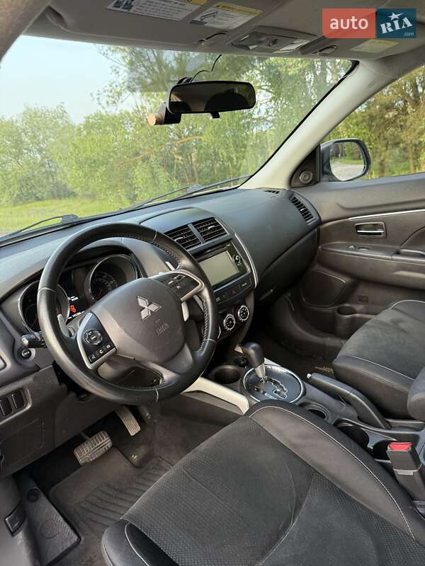 Позашляховик / Кросовер Mitsubishi Outlander Sport 2014 в Рівному