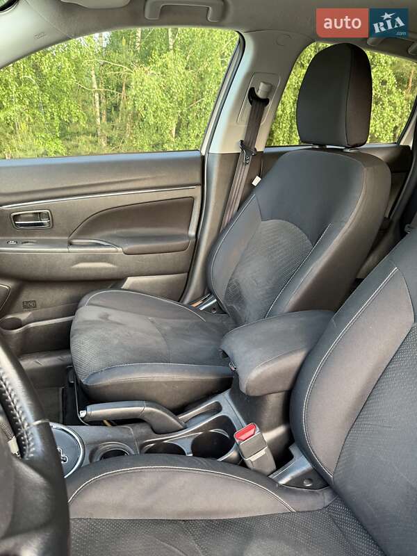 Позашляховик / Кросовер Mitsubishi Outlander Sport 2014 в Рівному