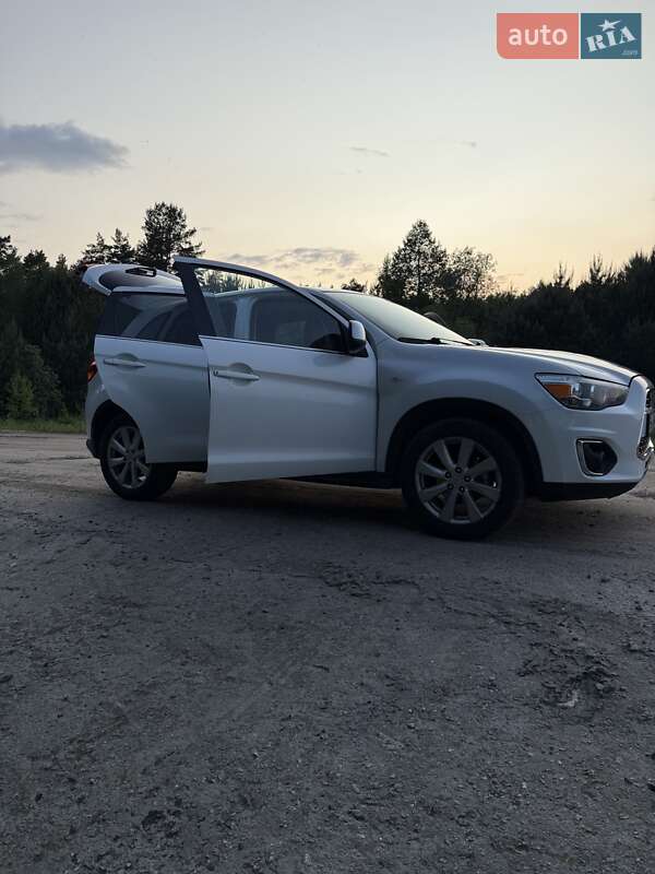 Позашляховик / Кросовер Mitsubishi Outlander Sport 2014 в Рівному