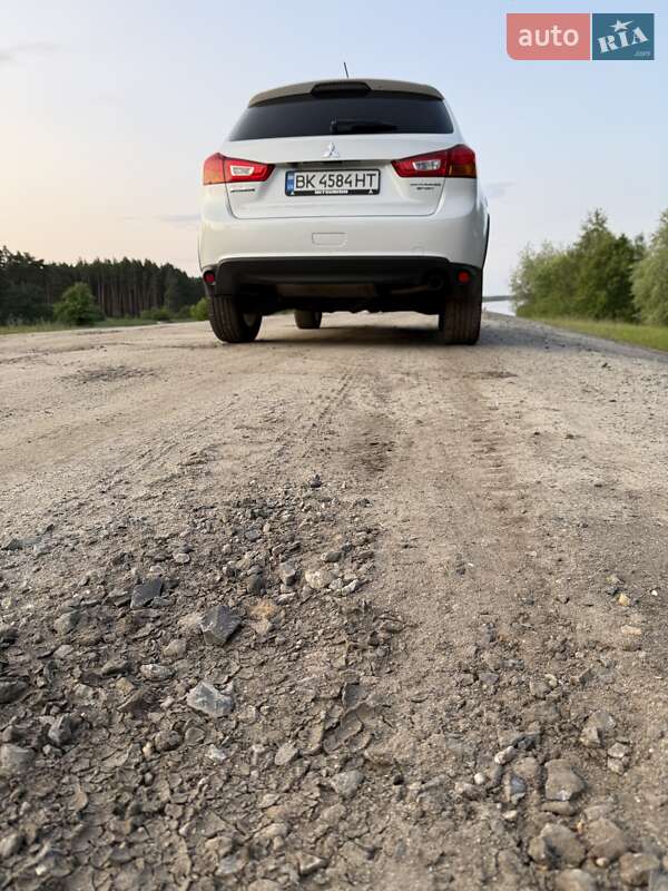 Позашляховик / Кросовер Mitsubishi Outlander Sport 2014 в Рівному