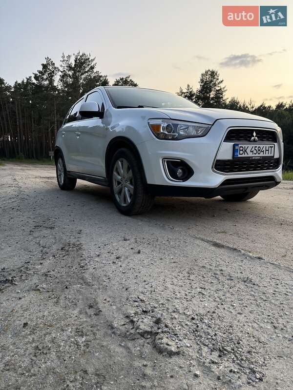 Позашляховик / Кросовер Mitsubishi Outlander Sport 2014 в Рівному