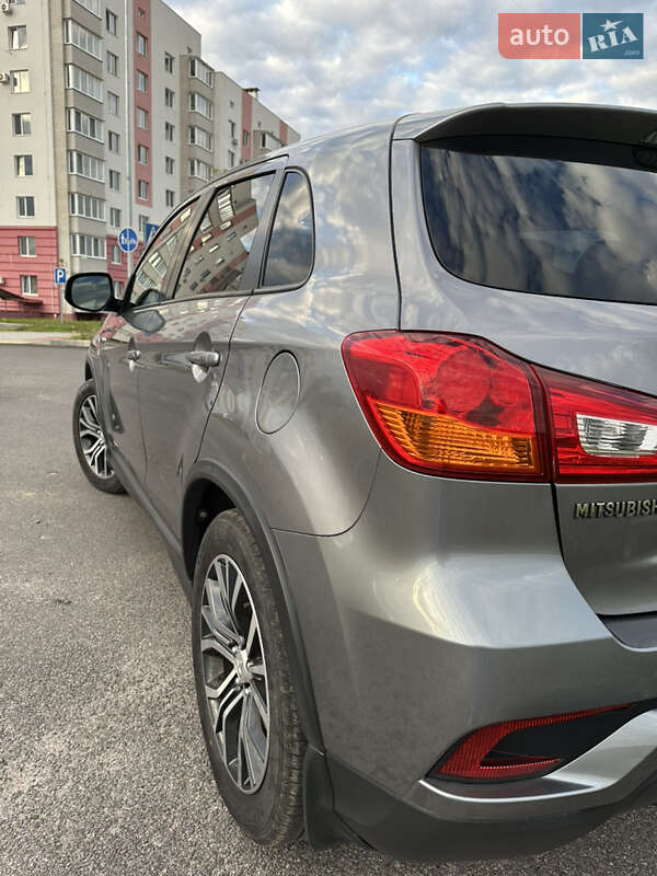 Внедорожник / Кроссовер Mitsubishi Outlander Sport 2018 в Виннице