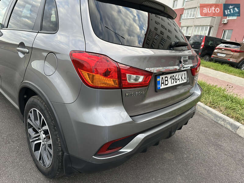 Внедорожник / Кроссовер Mitsubishi Outlander Sport 2018 в Виннице
