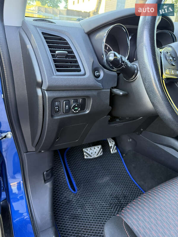 Внедорожник / Кроссовер Mitsubishi Outlander Sport 2017 в Киеве фото 24 Внедорожник / Кроссовер Mitsubishi Outlander Sport 2017 в Киеве