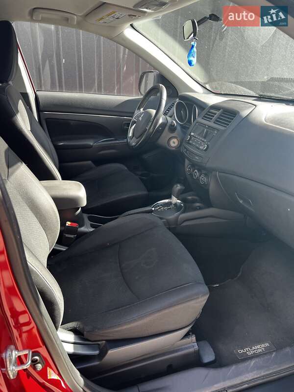 Внедорожник / Кроссовер Mitsubishi Outlander Sport 2015 в Киеве