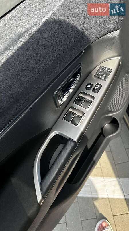 Внедорожник / Кроссовер Mitsubishi Outlander Sport 2019 в Киеве