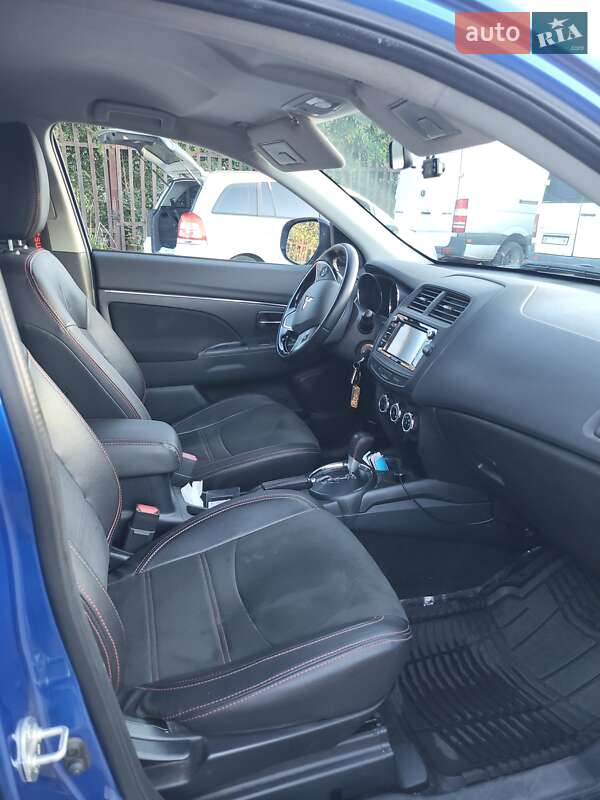 Внедорожник / Кроссовер Mitsubishi Outlander Sport 2017 в Кременчуге