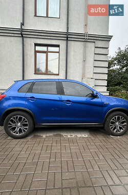 Внедорожник / Кроссовер Mitsubishi Outlander Sport 2016 в Киеве