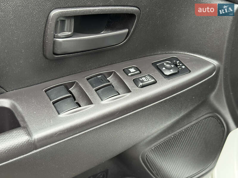 Позашляховик / Кросовер Mitsubishi Outlander Sport 2013 в Смілі