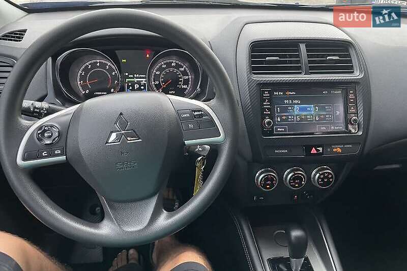 Внедорожник / Кроссовер Mitsubishi Outlander Sport 2019 в Львове