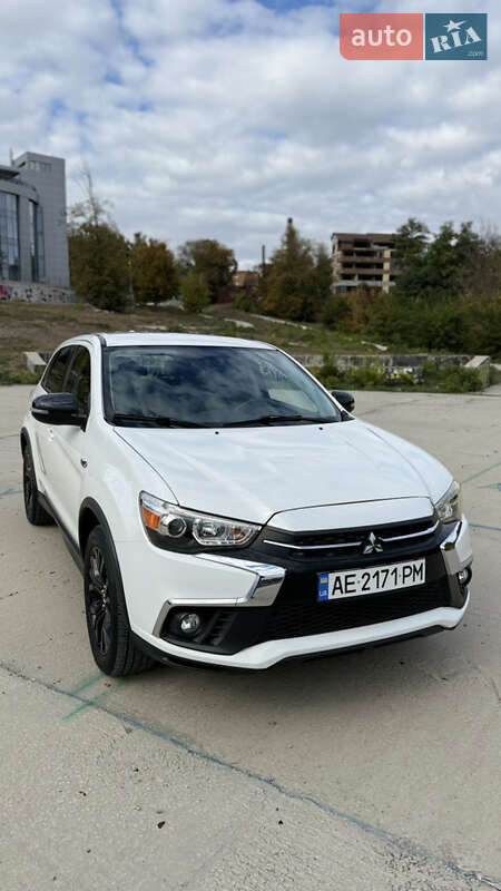Позашляховик / Кросовер Mitsubishi Outlander Sport 2018 в Дніпрі