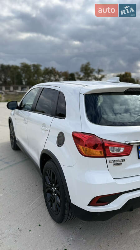Позашляховик / Кросовер Mitsubishi Outlander Sport 2018 в Дніпрі