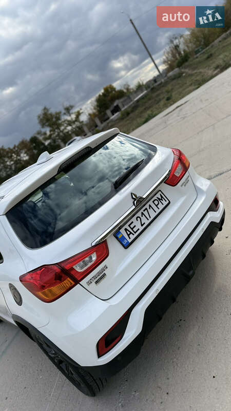 Позашляховик / Кросовер Mitsubishi Outlander Sport 2018 в Дніпрі