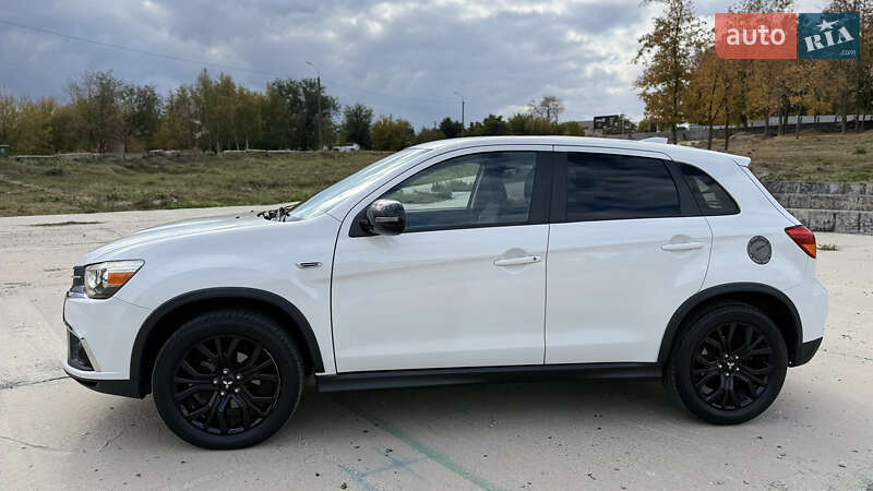 Позашляховик / Кросовер Mitsubishi Outlander Sport 2018 в Дніпрі