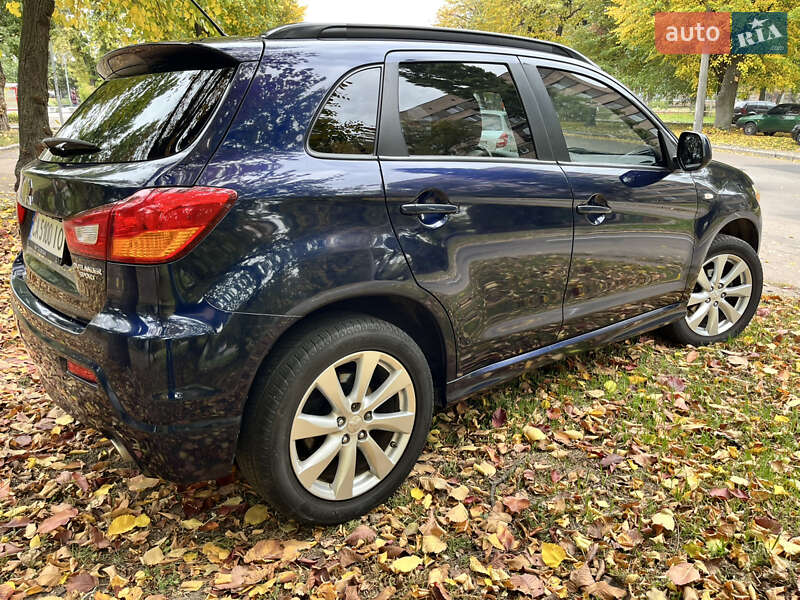 Внедорожник / Кроссовер Mitsubishi Outlander Sport 2012 в Черкассах
