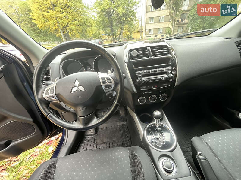 Внедорожник / Кроссовер Mitsubishi Outlander Sport 2012 в Черкассах