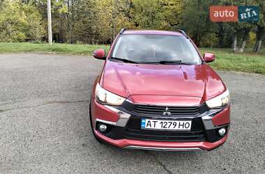 Внедорожник / Кроссовер Mitsubishi Outlander Sport 2016 в 