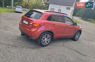 Внедорожник / Кроссовер Mitsubishi Outlander Sport 2016 в 
