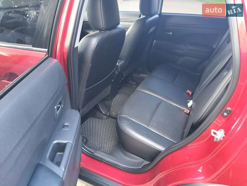 Внедорожник / Кроссовер Mitsubishi Outlander Sport 2016 в Бурштыне