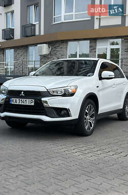 Внедорожник / Кроссовер Mitsubishi Outlander Sport 2017 в Киеве