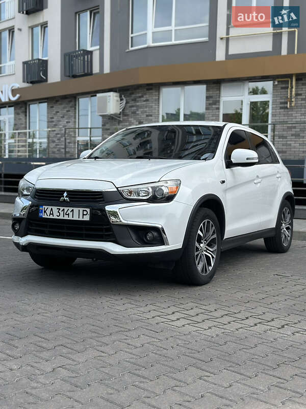 Позашляховик / Кросовер Mitsubishi Outlander Sport 2017 в Києві