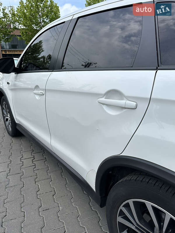 Позашляховик / Кросовер Mitsubishi Outlander Sport 2017 в Києві