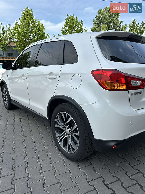 Позашляховик / Кросовер Mitsubishi Outlander Sport 2017 в Києві