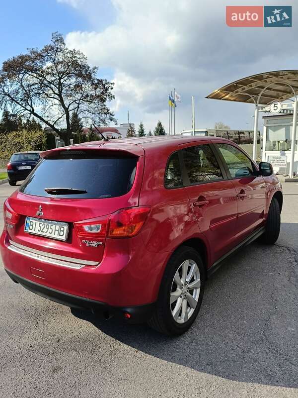 Внедорожник / Кроссовер Mitsubishi Outlander Sport 2014 в Кременчуге